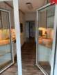 Blick vom Balkon in die Küche (vor Einzug des jetzigen Mieters) - Eine helle und geräumige Obergeschosswohnung in direkter Innenstadtlage