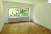 Wohnzimmer (vor Einzug des Mieters) - Eine helle und geräumige Obergeschosswohnung in direkter Innenstadtlage