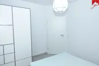 Schlafzimmer Bild II