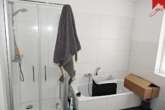 Dusche und Badewanne - Moderne und geräumige Doppelhaushälfte in schöner Siedlungslage!