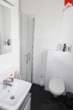 Badezimmer mit Dusche im Erdgeschoss - Moderne und geräumige Doppelhaushälfte in schöner Siedlungslage!