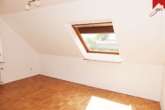 Wohnzimmer - Gemütliche Dachgeschosswohnung für Singles in Aurich!