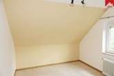 Schlafzimmer - Gemütliche Dachgeschosswohnung für Singles in Aurich!