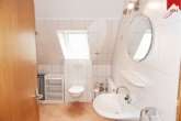 Badezimmer - Gemütliche Dachgeschosswohnung für Singles in Aurich!