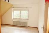 geräumiges Schlafzimmer - Gemütliche Dachgeschosswohnung für Singles in Aurich!