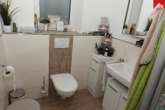 Badezimmer Bild II - Ansprechende und gemütliche Doppelhaushälfte mit Garten in guter Lage von Aurich- Haxtum!