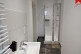 Badezimmer mit Dusche - Erdgeschosswohnung in der City mit Garage und Garten!