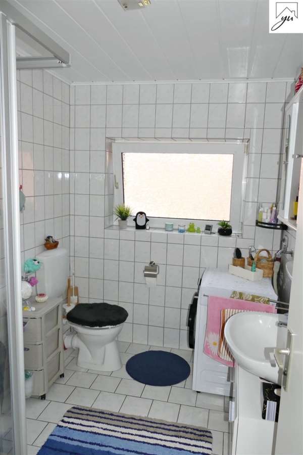 OG rechts: Badezimmer
