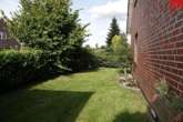 Gartenbereich neben dem Haus - Gepflegte Doppelhaushälfte in einer absolut ruhigen Wohngegend von Aurich!