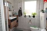 Badezimmer - Gepflegte Doppelhaushälfte in einer absolut ruhigen Wohngegend von Aurich!