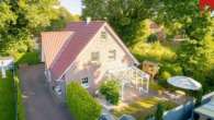 Drohenaufnahme - Das perfekte Einfamilienhaus im energetisch einwandfreiem Zustand in begehrter Siedlungslage von Aurich- Wallinghausen!