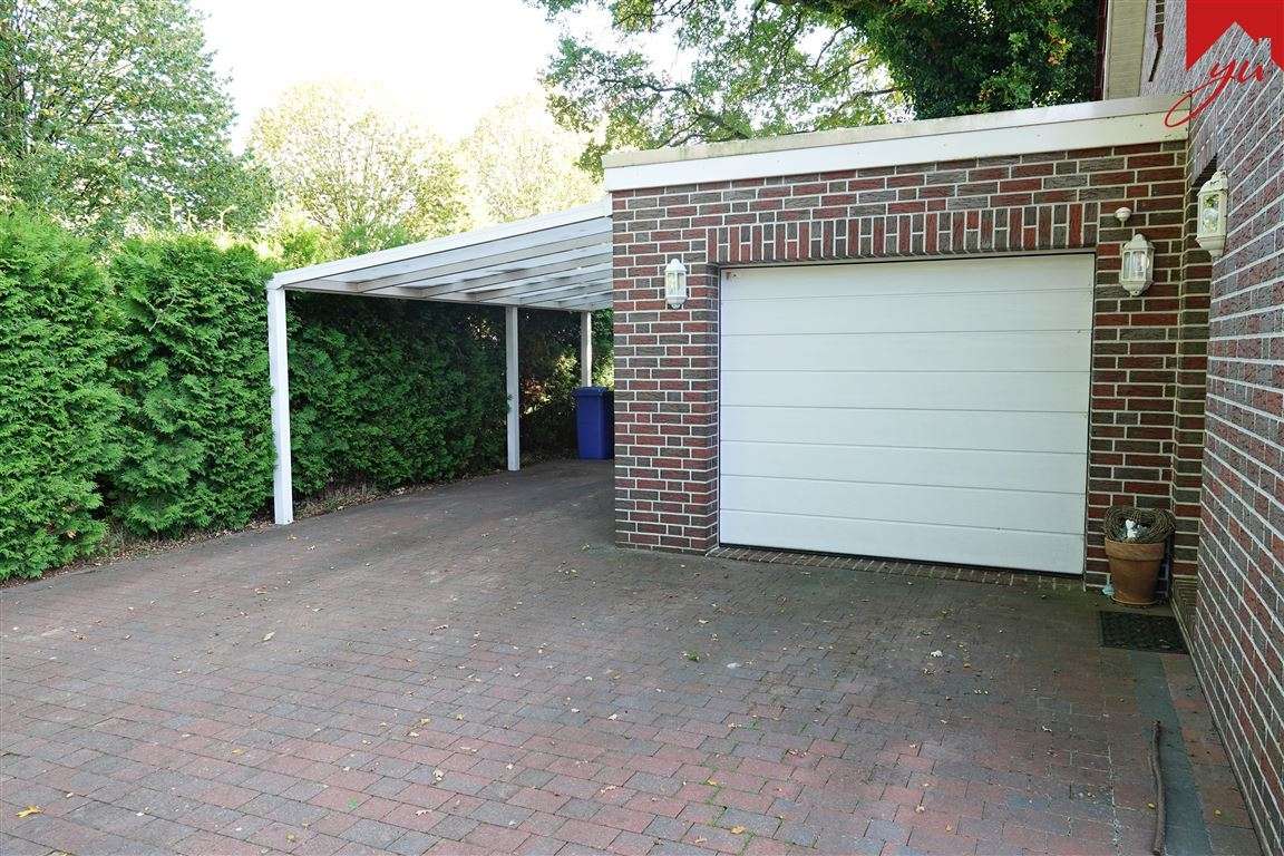 Garage mit Carport