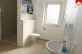 modernes Badezimmer - Wunderschöne helle Obergeschosswohnung in Esens. Neubau Erstbezug!
