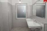 Badezimmer mit Fenster