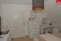 Schlafzimmer Bild II