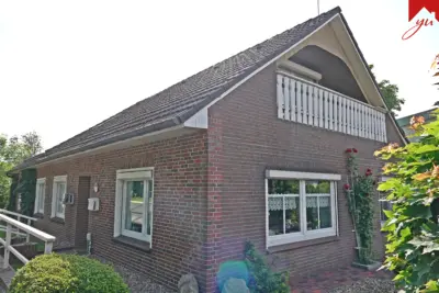 Einfamilienhaus mit Einliegerwohnung in zentraler Lage von Westerholt, 26556 Westerholt, Einfamilienhaus