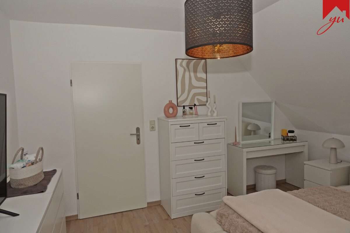 Schlafzimmer Bild II