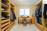 Ankleidezimmer OG - In absoluter Küstennähe! Freistehendes Einfamilienhaus im neuwertigen Zustand und kurzfristig bezugsfrei