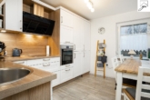 Küche mit EBK - In absoluter Küstennähe! Freistehendes Einfamilienhaus im neuwertigen Zustand und kurzfristig bezugsfrei