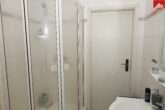 Badezimmer mit Dusche