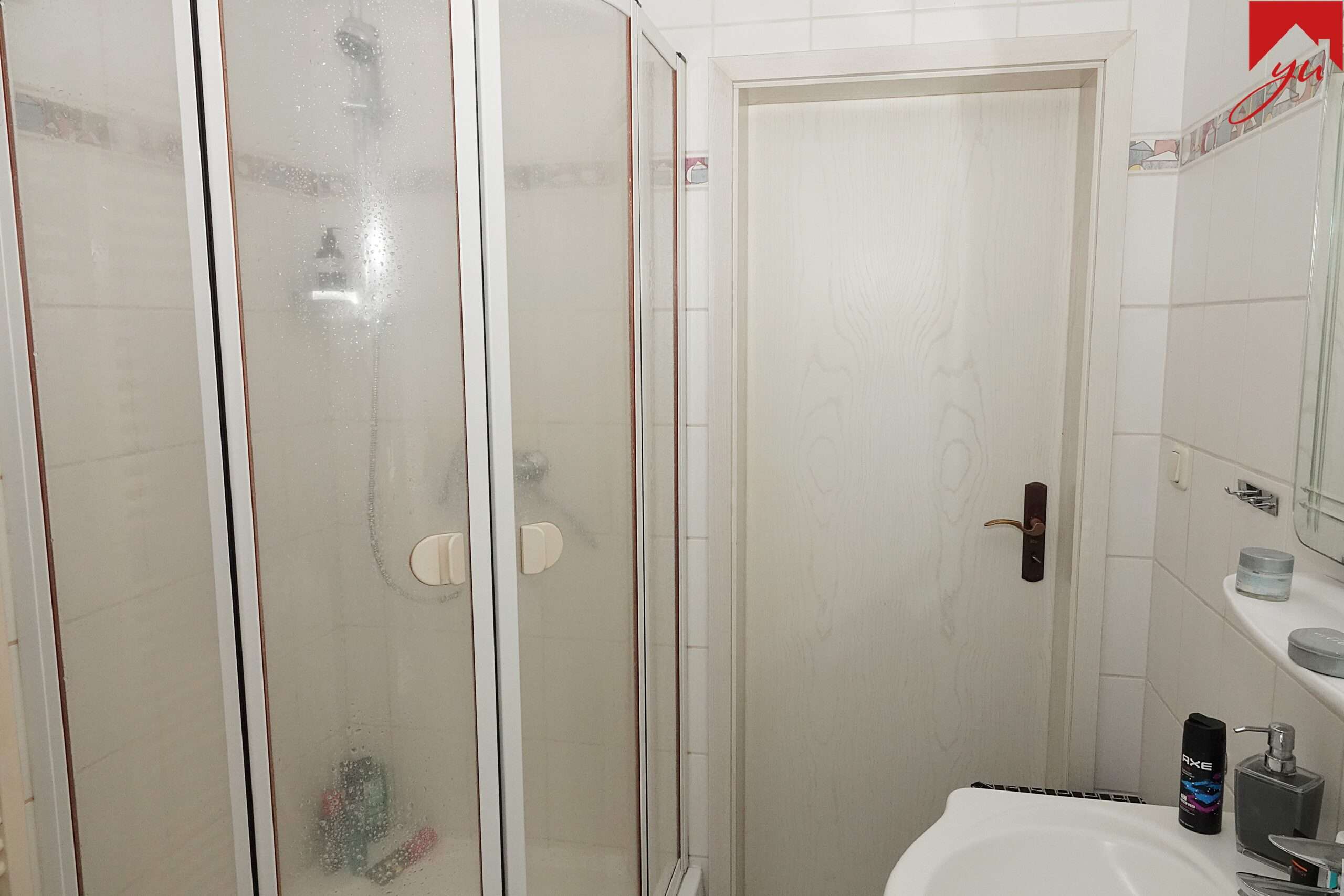 Badezimmer mit Dusche