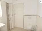 Badezimmer - 3- Zimmer Sozialwohnung im EG eines schicken Neubau.