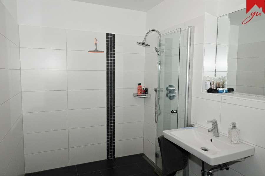 Badezimmer mit Dusche
