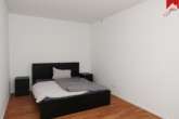 geräumiges Schlafzimmer
