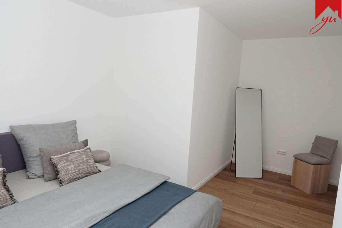 Schlafzimmer Bild III