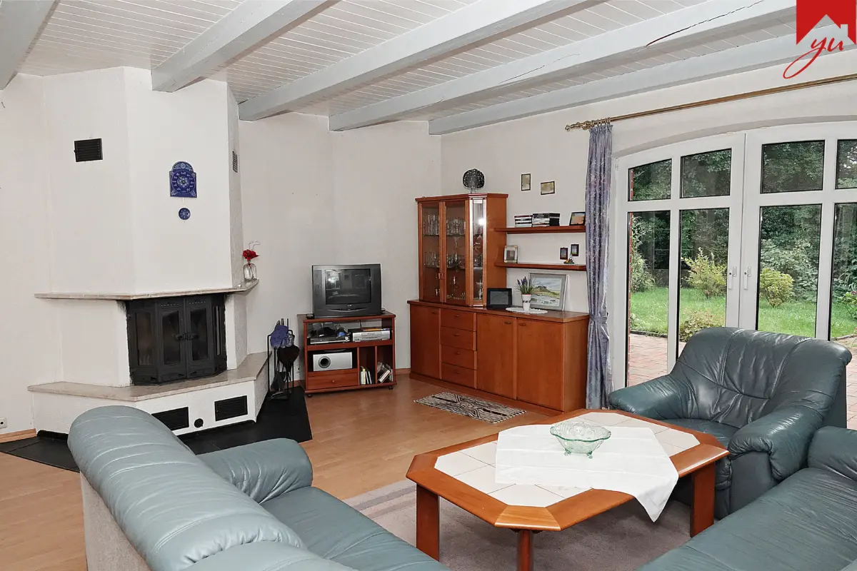 Wohnzimmer mit Zugang zur Terrasse