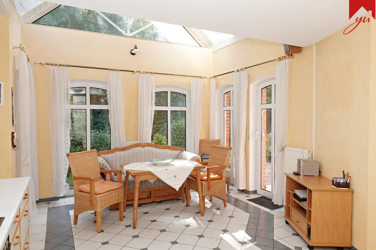 Küche mit Zugang zur Terrasse