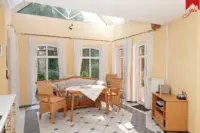 Küche mit Zugang zur Terrasse