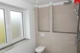 Badezimmer Bild II - Hochwertige Erdgeschosswohnung in optimaler Küstennähe! Neubau- Erstbezug!
