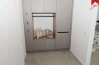 Wohnungseingangsbereich mit Garderobe