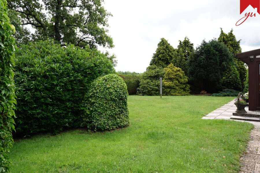 Garten mit Zugang zu dem Wintergarten