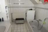 Badezimmer Bild II Badewanne und Waschmaschinenanschluss