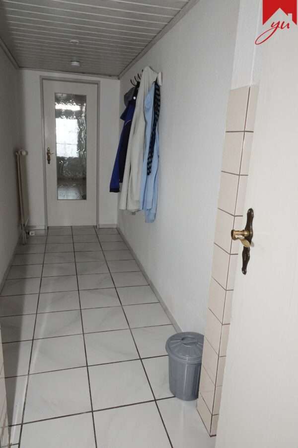Flur zum WC und Badezimmer