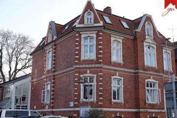 Einladende Altbauwohnung im historischen Gebäude in guter Innenstadtlage!, 26603 Aurich, Etagenwohnung