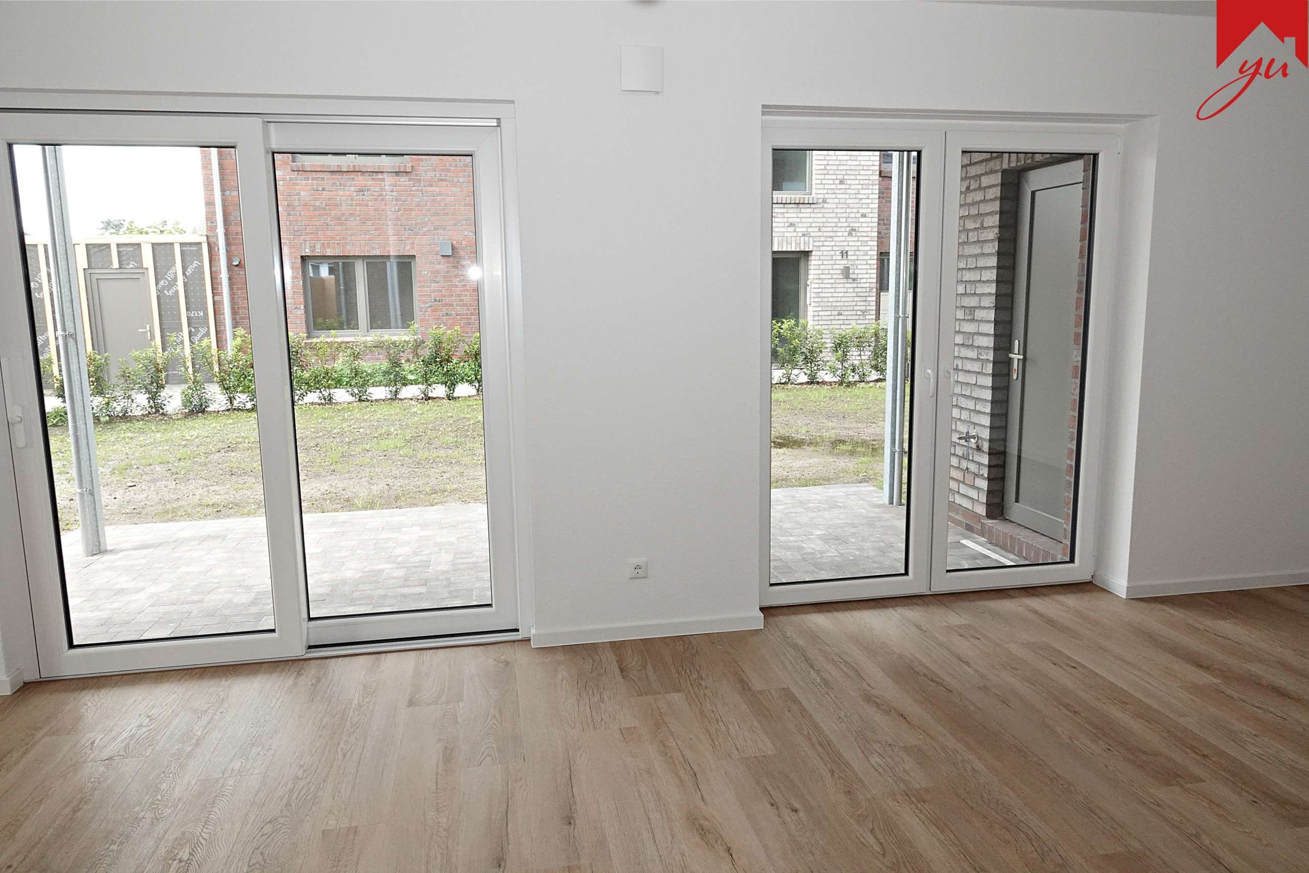 Wohn- und Essbereich mit Zugang zur Terrasse