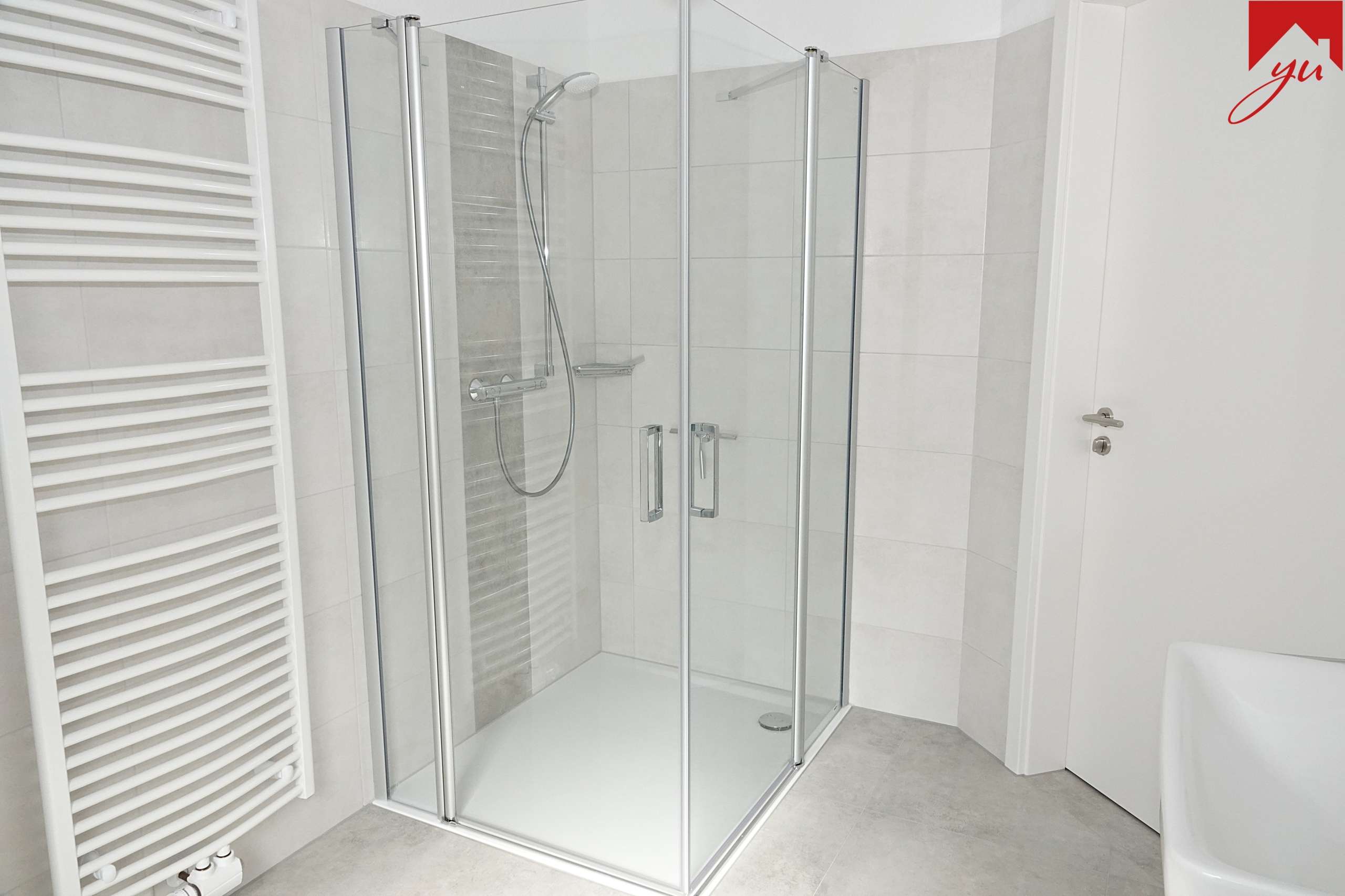 Badezimmer mit Dusche