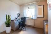 Büro - Sanierungsbedürftiges Landhaus mit großem Grundstück in ruhiger Dorflage von Utarp