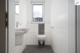 Gäste- WC - Erstklassige OG- Whg. über zwei Etagen mit traumhafter Dachterrasse in Oldenburg !