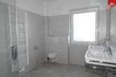 modernes Badezimmer - Lichtdurchflutete Obergeschosswohnung in zentraler Lage von Wiesmoor! Neubau- Erstbezug