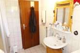 Badezimmer II - Tolle Erdgeschosswohnung mit kleinem Garten in ruhiger Umgebung