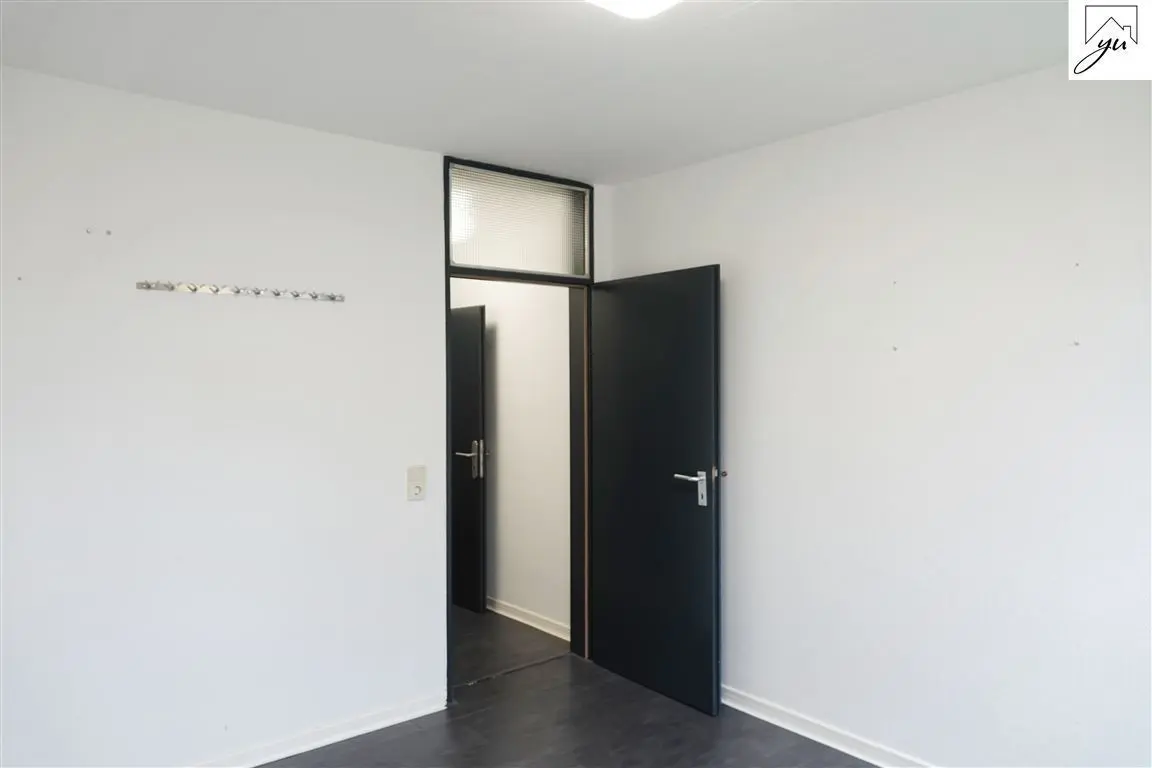 Zimmer II mit angrenzendem Badezimmer Bild II