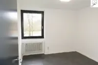 Zimmer II mit angrenzendem Badezimmer Bild I