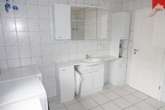 Badezimmer Bild I - Eine seltene Gelegenheit im Ortskern von Westerholt: Ebenerdiger Bungalow auf pflegeleichtem Grundstück!