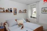 Whg. 2: Schlafzimmer - Modernes, gut vermietetes Sechsfamilienhaus sowie geräumige Lagerfläche im Ortskern von Werdum.