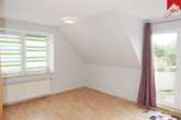 Wohn- und Esszimmer - Drei-Zimmer Obergeschosswohnung mit sonnigem Balkon mitten in Aurich!