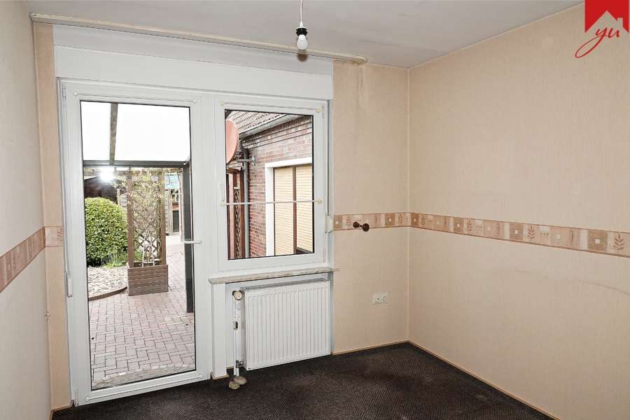 Esszimmer mit Zugang zur Terrasse